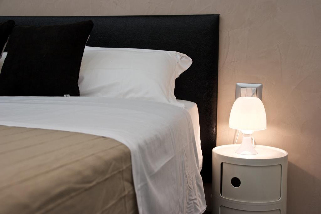 Roma Naif Rooms ภายนอก รูปภาพ