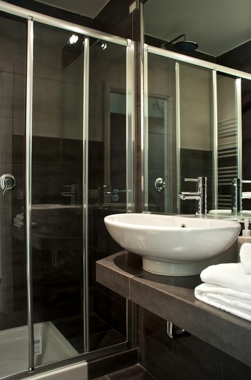 Roma Naif Rooms ภายนอก รูปภาพ